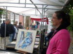 Ellen achter de kraam.